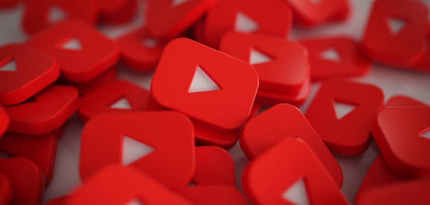 youtube para generar ventas Cómo Usar Anuncios de YouTube para generar ventas pile of 3d play button logos 840x400