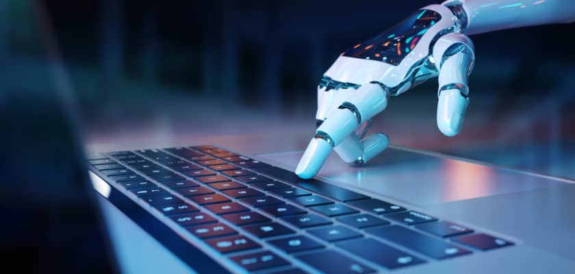 futuro del marketing Futuro del marketing: inteligencia artificial: crecer con marketing robotic hand pressing keyboard on laptop 840x400