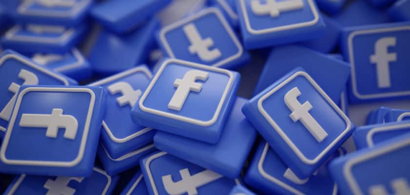 cuanto cuesta una promocion en facebook Cuanto cuesta una promocion en Facebook pile of 3d facebook logos 840x400
